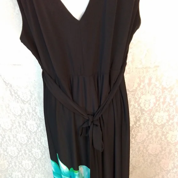 Bisou Bisou black sleeveless V neck long dress with large flower on skirt 20W - Picture 4 of 9